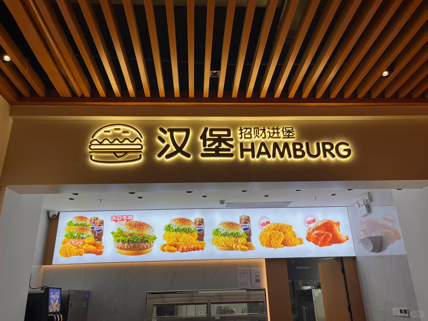 连锁品牌门店招牌厂家推荐|发光字灯箱广告标识字牌一站式服务