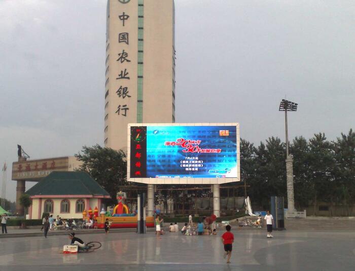 户外广场立柱显示屏 户外广场立柱显示屏